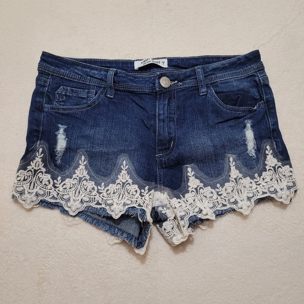 Almost Famous Denim Size 7 Blue Women's Mid Rise Short Shorts Lace Overlay